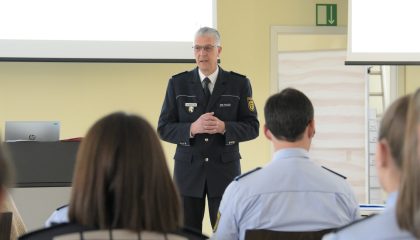 Vizepräsident Jürgen von Massenbach-Bardt bei der Ansprache der feierlichen Übergabe der Zertifikate an die neuen Super Recogniser