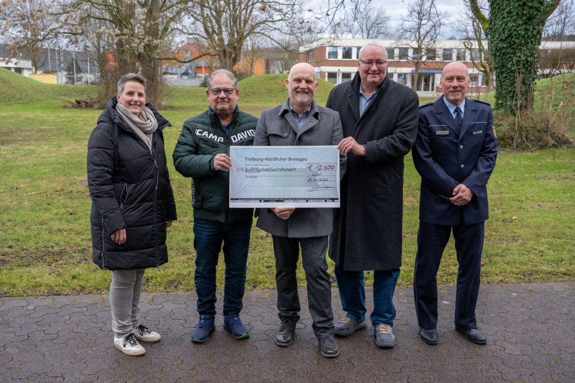 Gruppenbild von der Spendenübergabe in Lahr